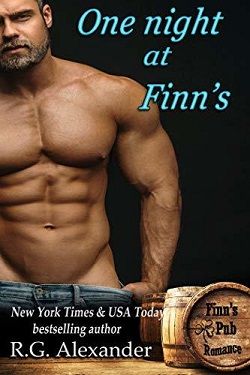 One Night at Finn's (Finn's Pub Romance 1)